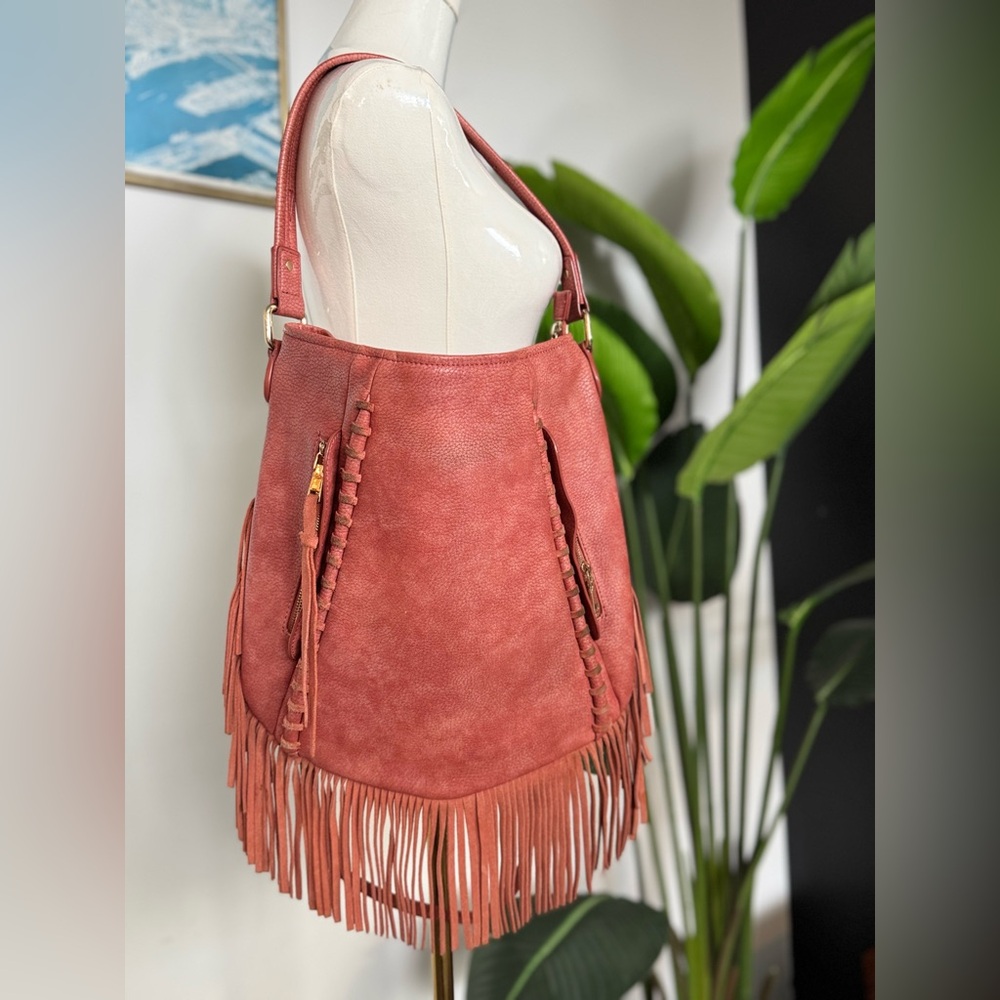Mode luxe red Fringe western boho fisherman core purse